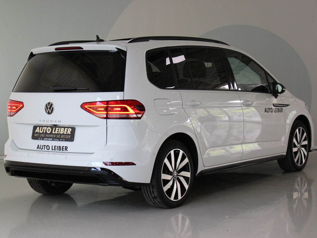 Fahrzeugabbildung Volkswagen Touran 1.5 TSI OPF Highline R-Line/Pano7.S./AHK