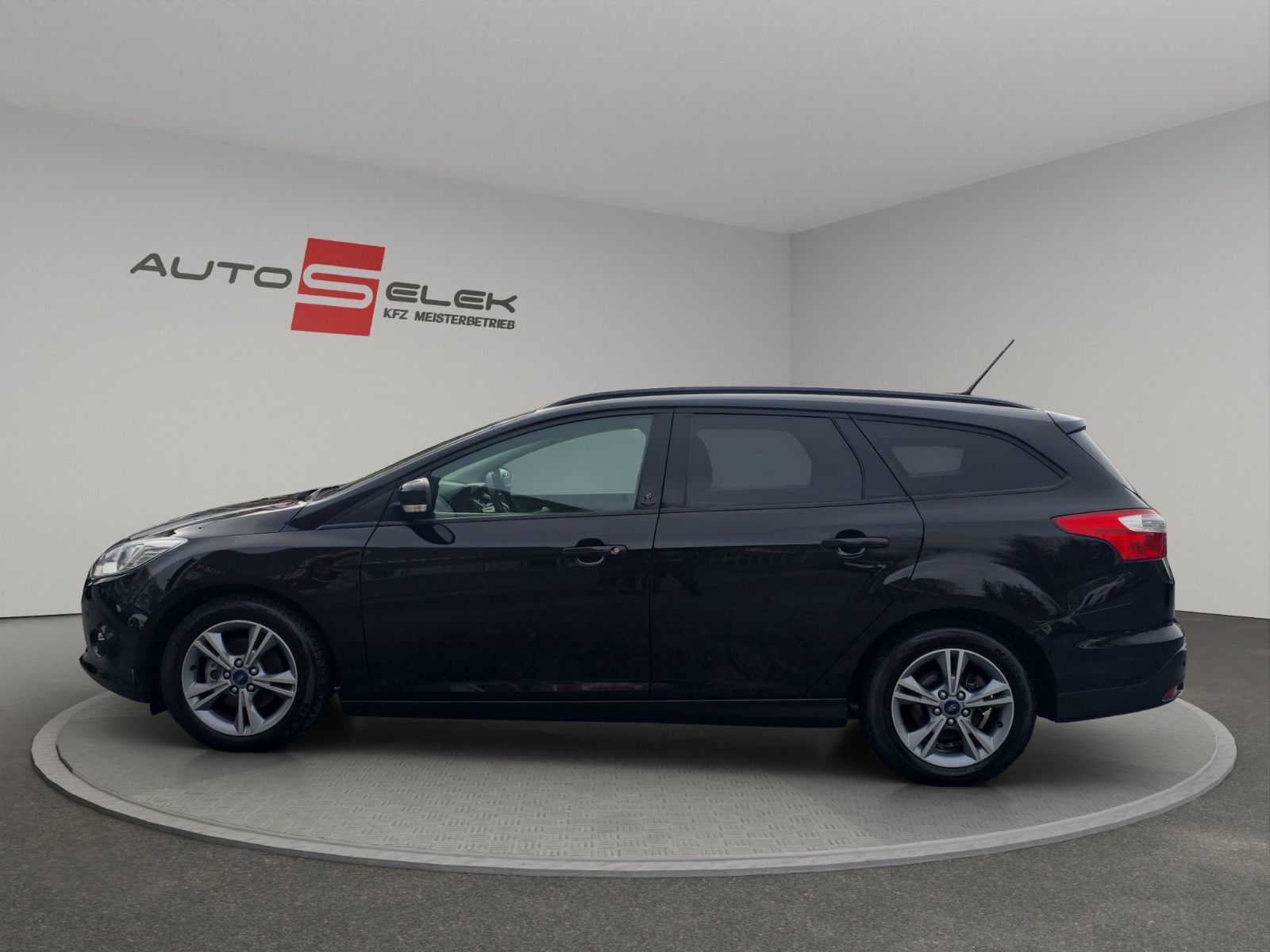Fahrzeugabbildung Ford Focus Turnier Champions Edition