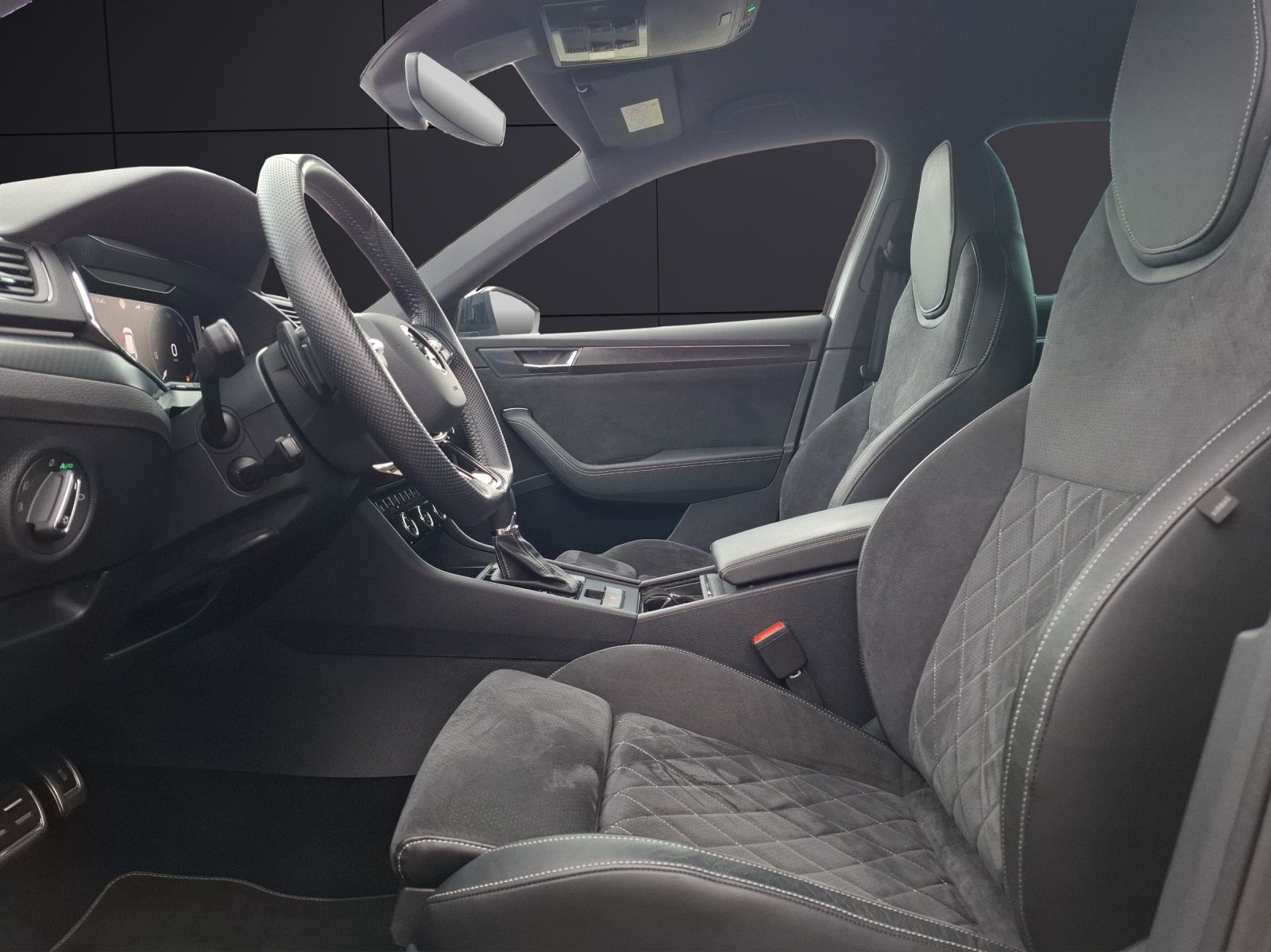 Fahrzeugabbildung SKODA Superb Combi TDI Sportline DSG 4x4 Matrix Navi A