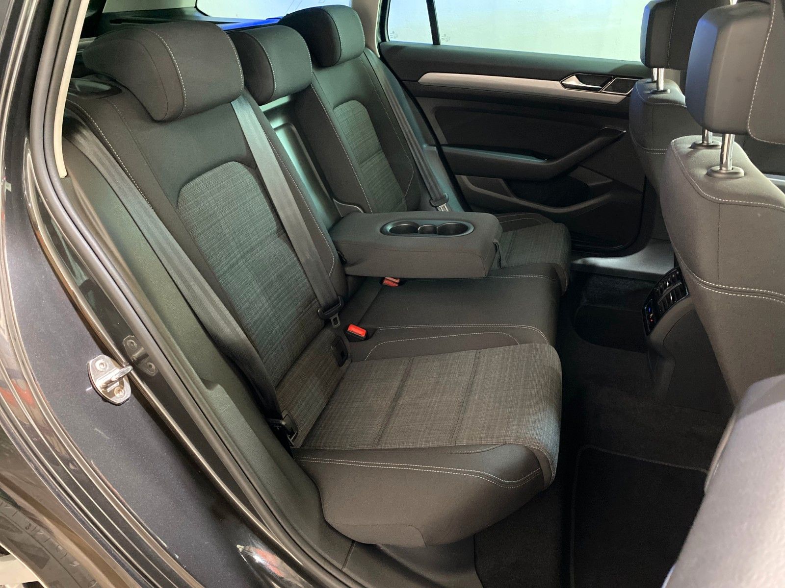 Fahrzeugabbildung Volkswagen Passat Variant Business 2,0TDI *LED*NAVI *ASSIST