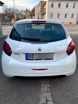 Peugeot 208 PureTech 82 Kundendienst+Zahnriemen neu! - Peugeot 208: Von Privat