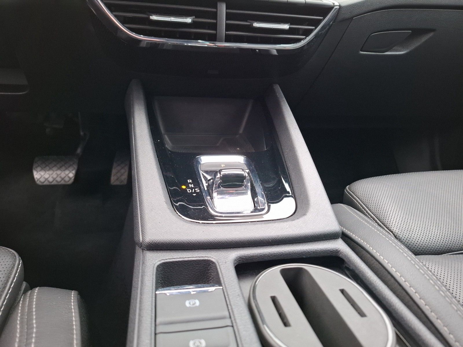 SKODA Octavia Combi 1.4 TSI iV First Edition DSG / E-S - Image 14