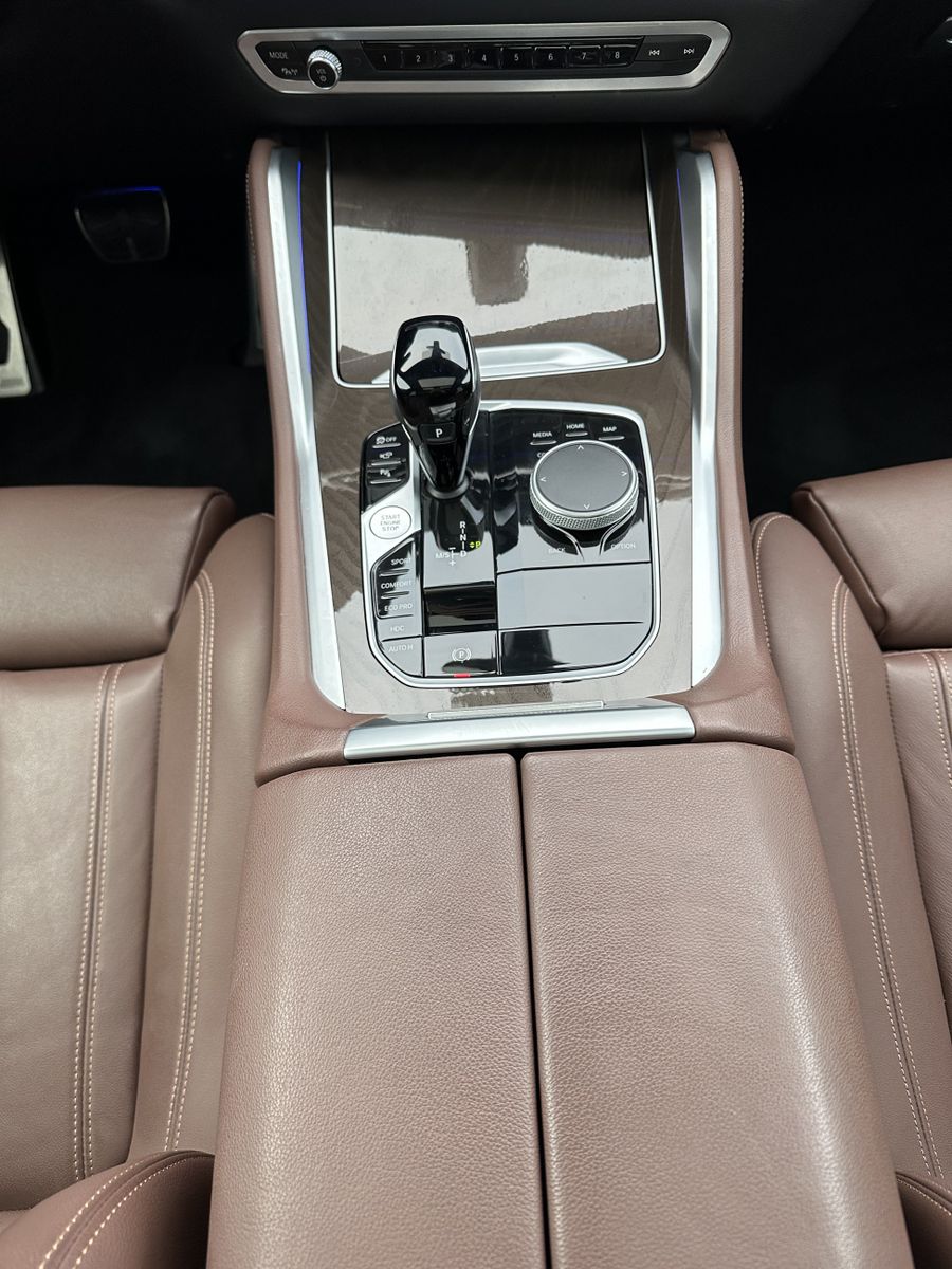 Fahrzeugabbildung BMW X6 xDrive30d M-Sport NAV+LASER+HEADUP+AHK+PANO