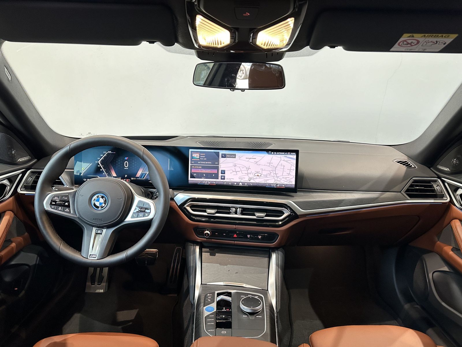 Fahrzeugabbildung BMW i4 eDrive35 AHK, Harman Kardon Surround System