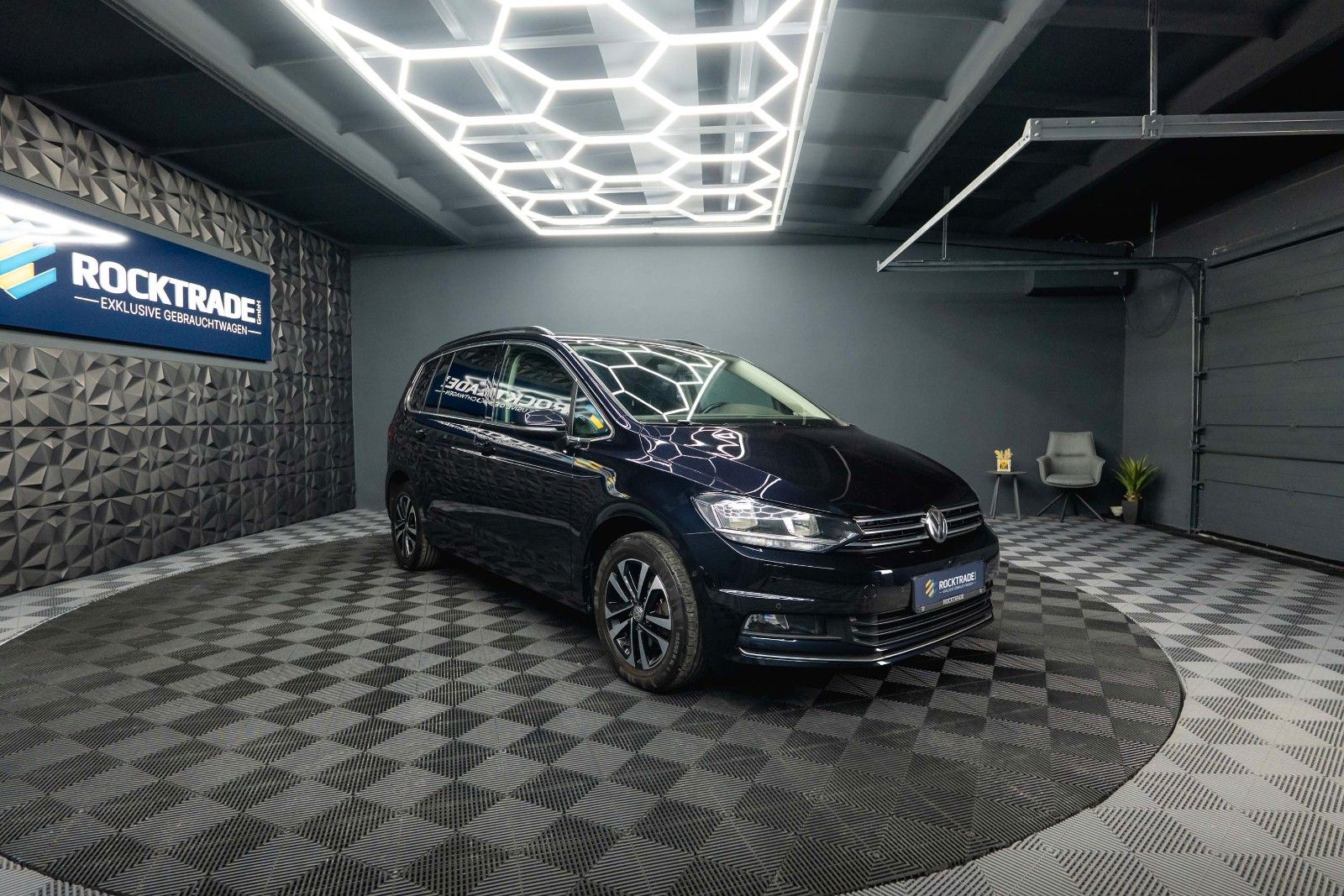 Fahrzeugabbildung Volkswagen Touran 1.6 Comfortline IQ.Drive | 7 Sitze | ACC