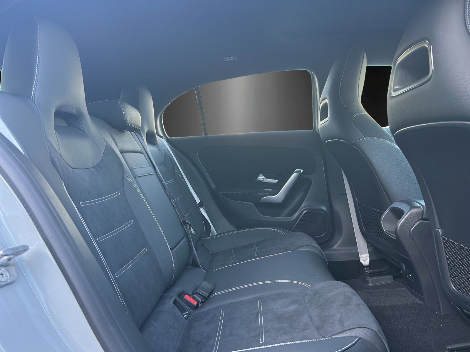 Fahrzeugabbildung Mercedes-Benz A 180 d AMG MultiBeam PANO Lenkradhzg. TOTWINKEL