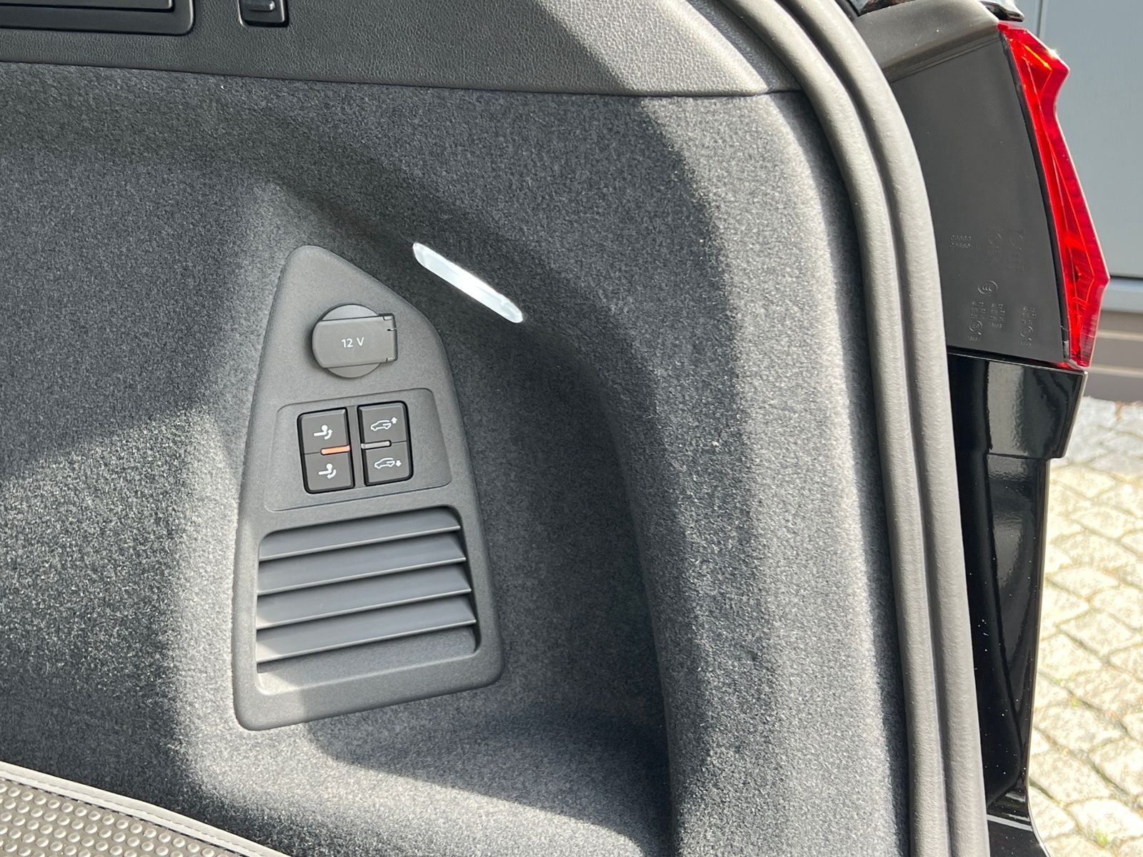 Fahrzeugabbildung Volkswagen Touareg  R-Line 3.0 TDI V6 DSG 4MOTION *Leder, A