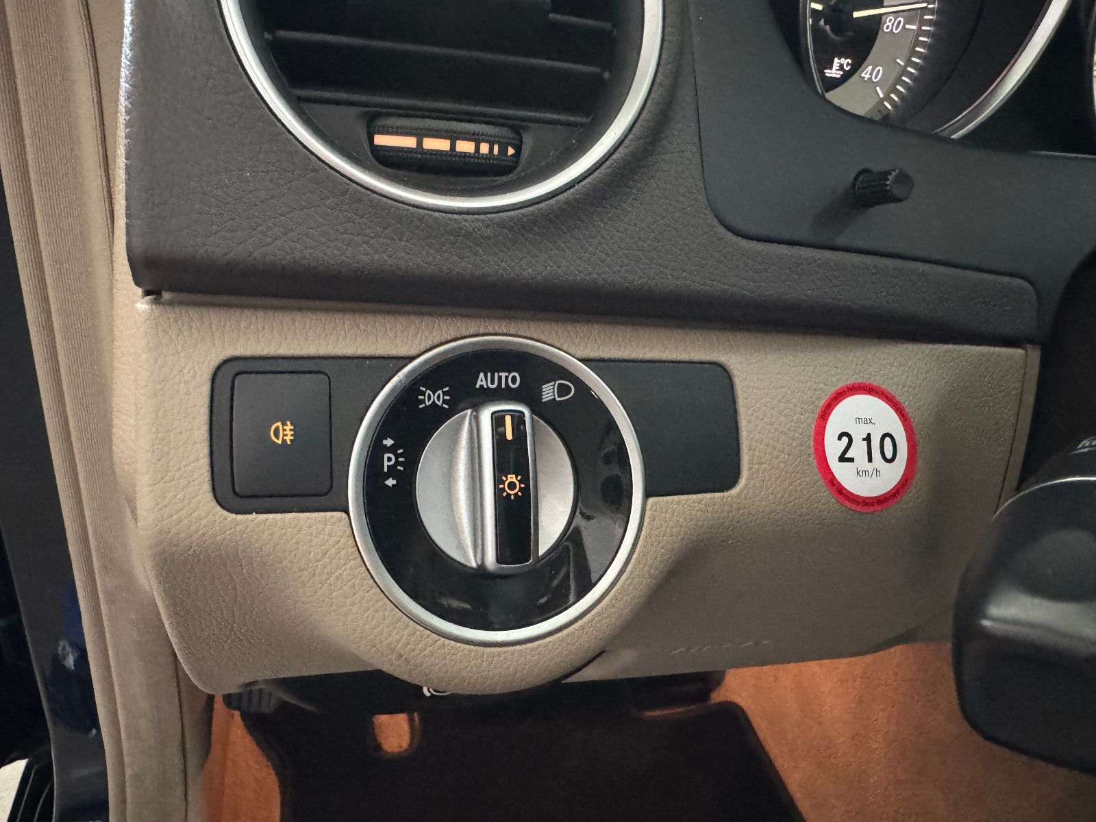 Fahrzeugabbildung Mercedes-Benz C 250 CGI BE 7GT ELEGANCE COMAND ILS KAMERA 1.VB