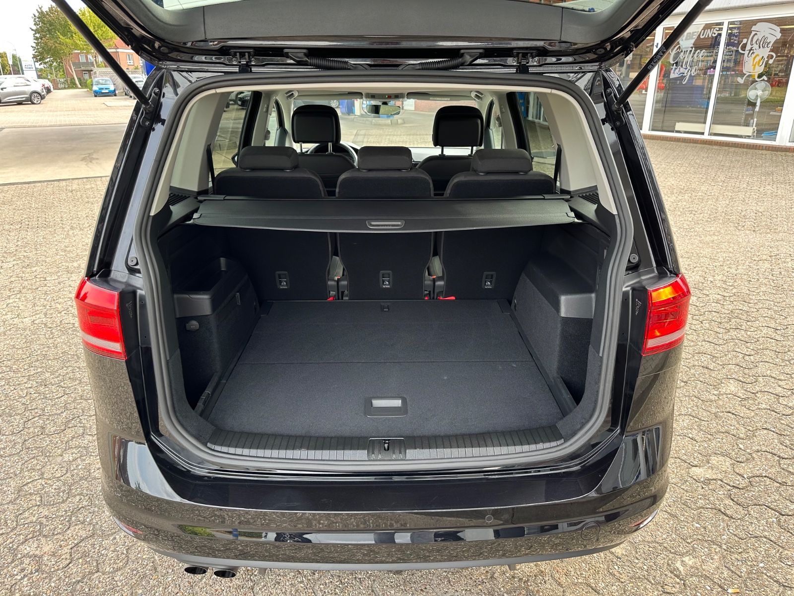 Fahrzeugabbildung Volkswagen Touran 2.0 TDI Highline DSG ACC/LED/Navi