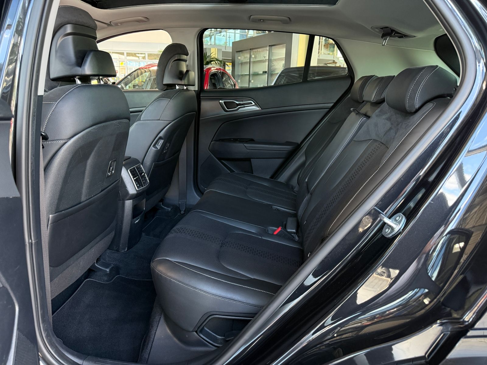 Fahrzeugabbildung Kia Sportage Spirit 4WD AHK PANO 360° H/K LEDER