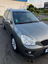 Kia Verkauf von Autos - gebrauchte Kia Carens aus dem Jahr 2011