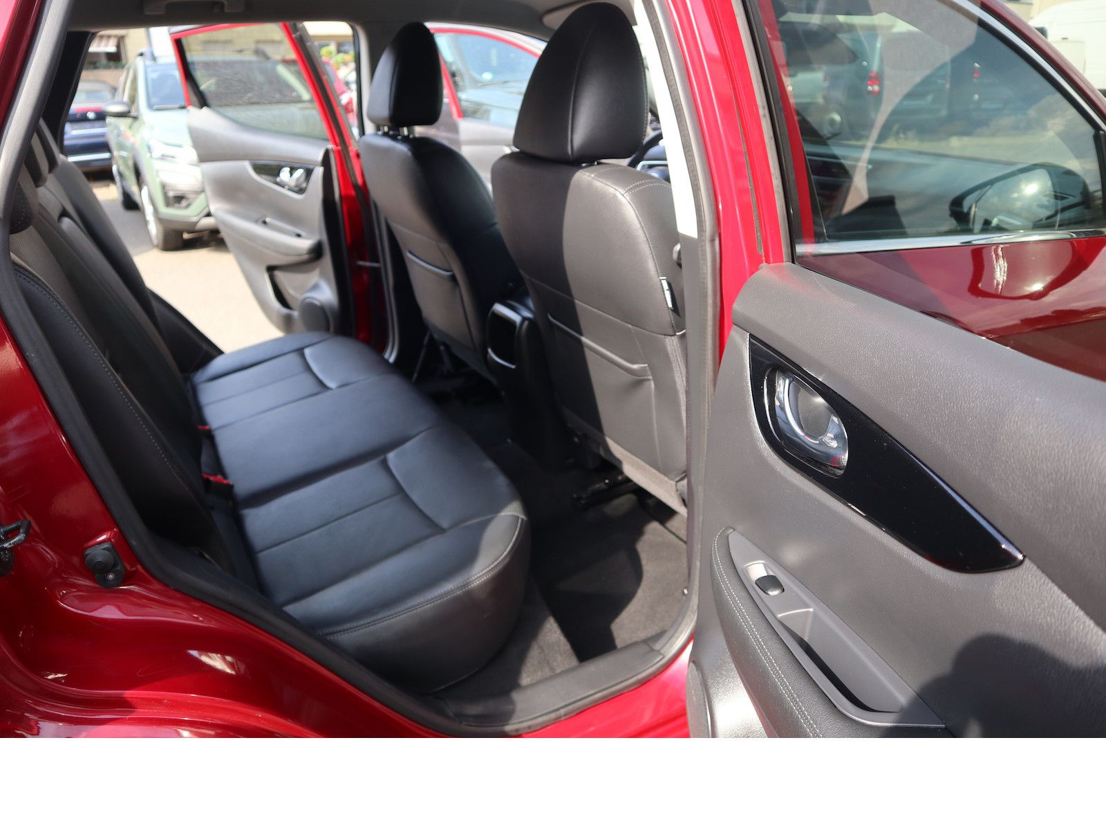 Fahrzeugabbildung Nissan Qashqai Tekna Navi Leder Scheckheftgepflegt