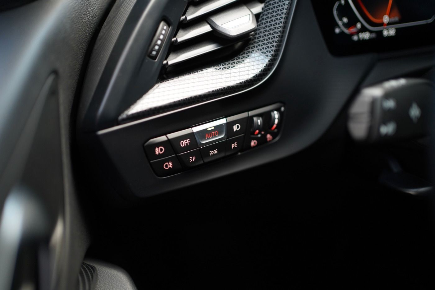 Fahrzeugabbildung BMW 118i Sport Line +LED+Live Cockpit+Head Up Displa
