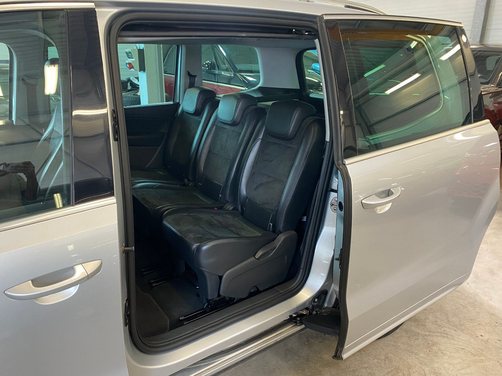 Fahrzeugabbildung Volkswagen Sharan Highline TDI DSG AHK DCC Pano Xenon Sthz