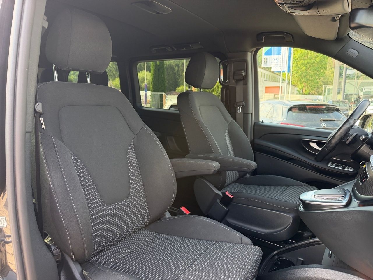 Fahrzeugabbildung Mercedes-Benz V 300 d 4M EDITION Lang AMG+NIGHT+AHK+LANG+DISTR