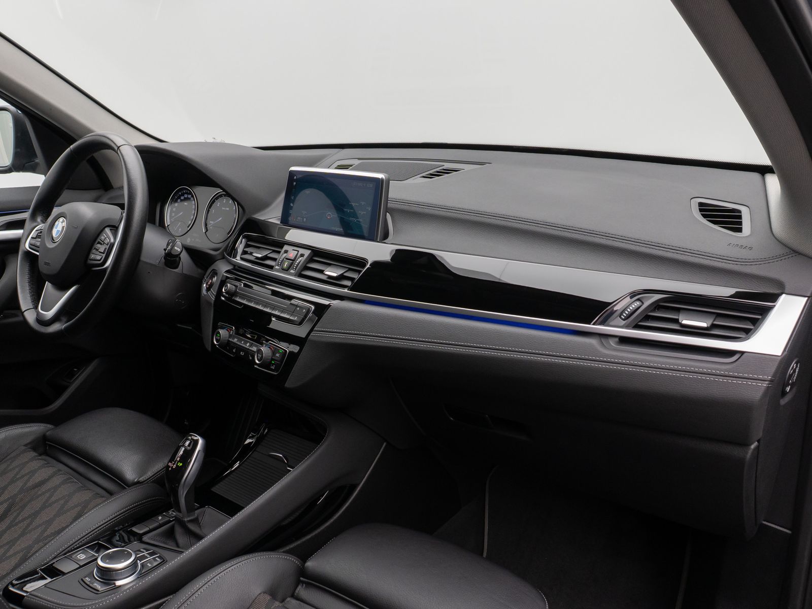 Fahrzeugabbildung BMW X1 sD18i xLine Kamera DAB HiFi DrivAssist Sport
