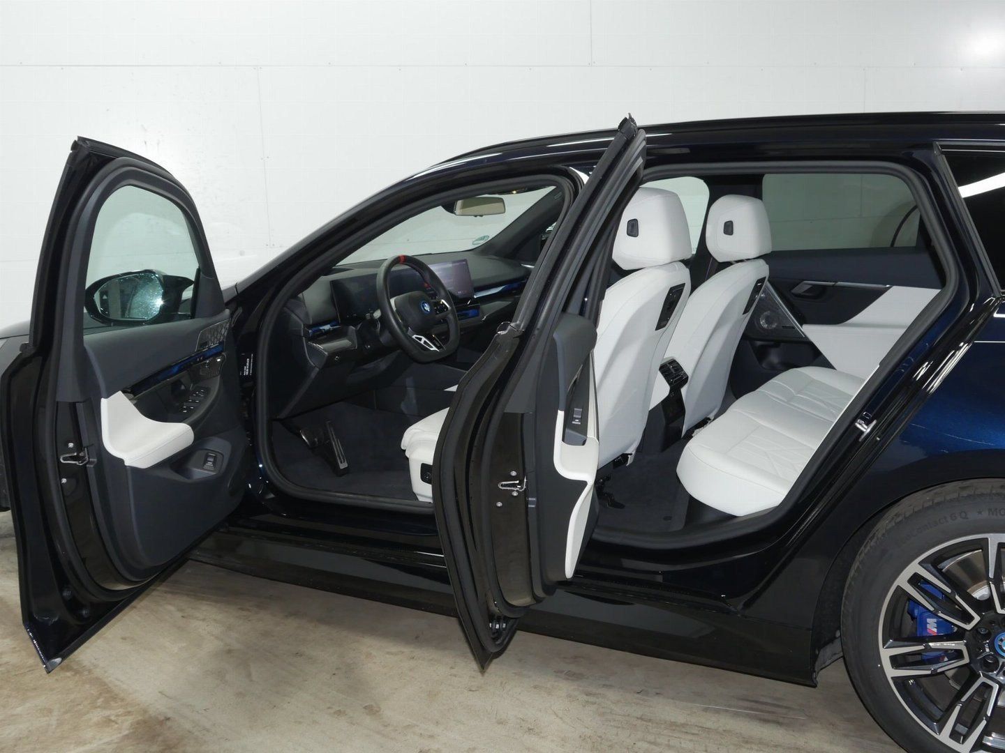 Fahrzeugabbildung BMW i5 M60 xDrive Touring Pano.Dach Driving Assistan
