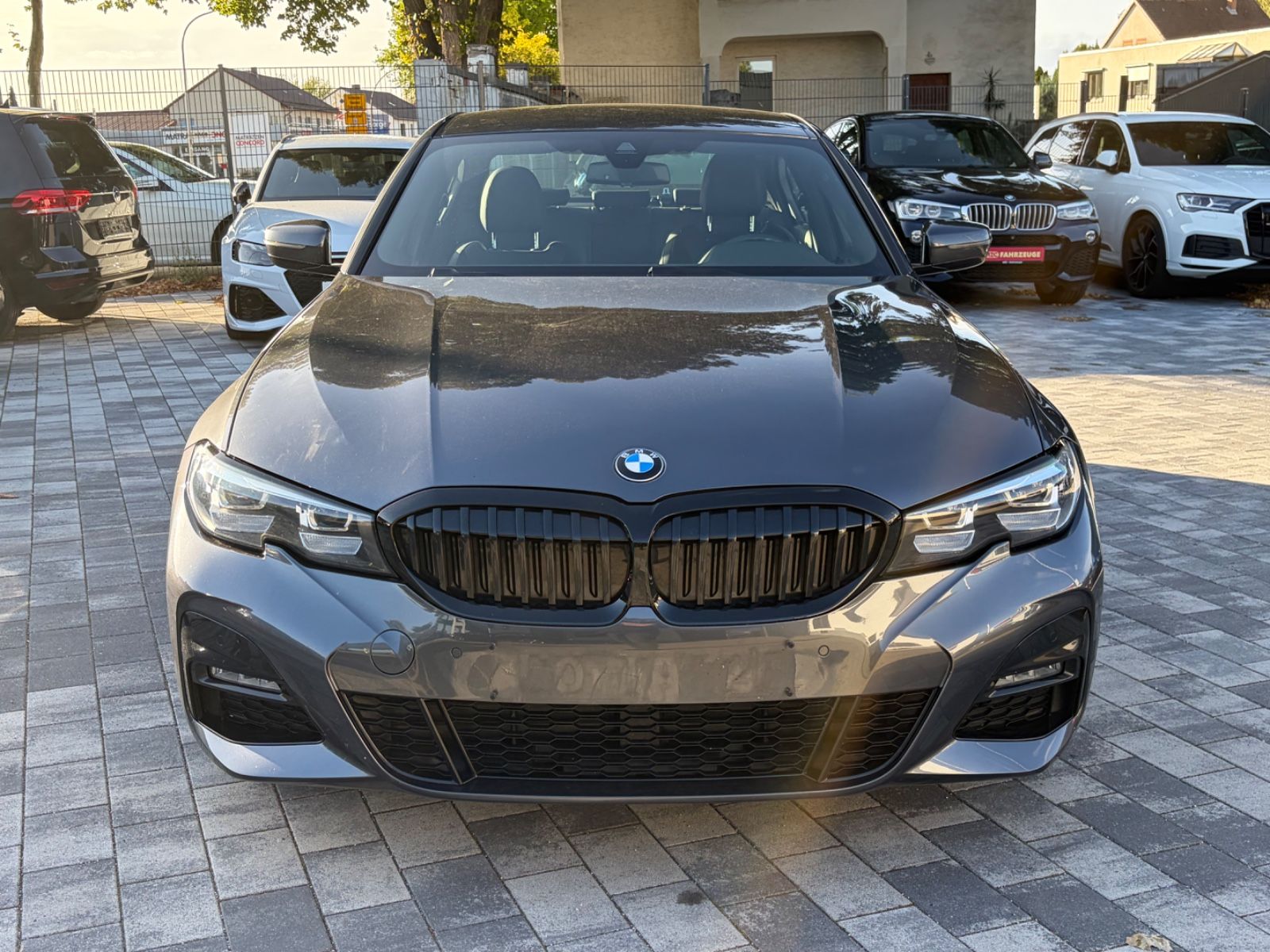 BMW 330 e M Sport Paket / LED / Kamera / Shadow Line imagem 2