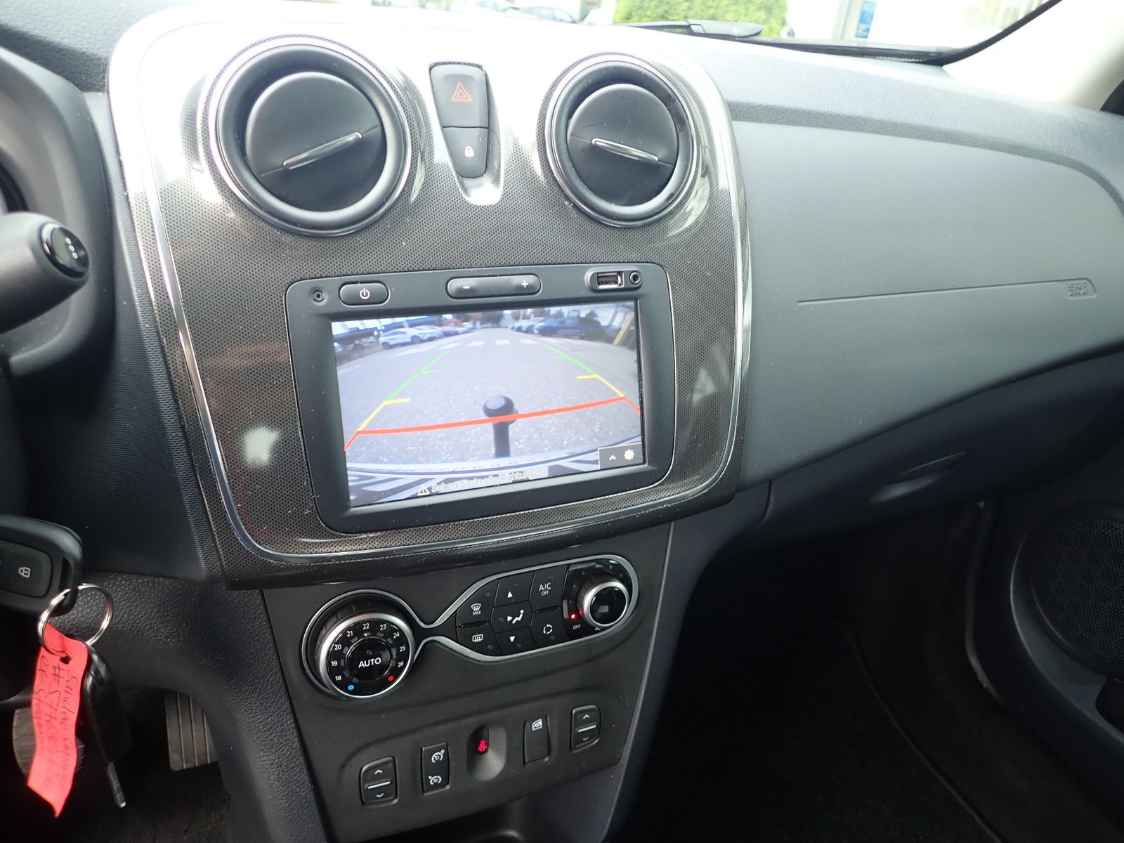 Fahrzeugabbildung Dacia Sandero STEPWAY TCe 90 ANNIVERSARY/NAVI/AHK/