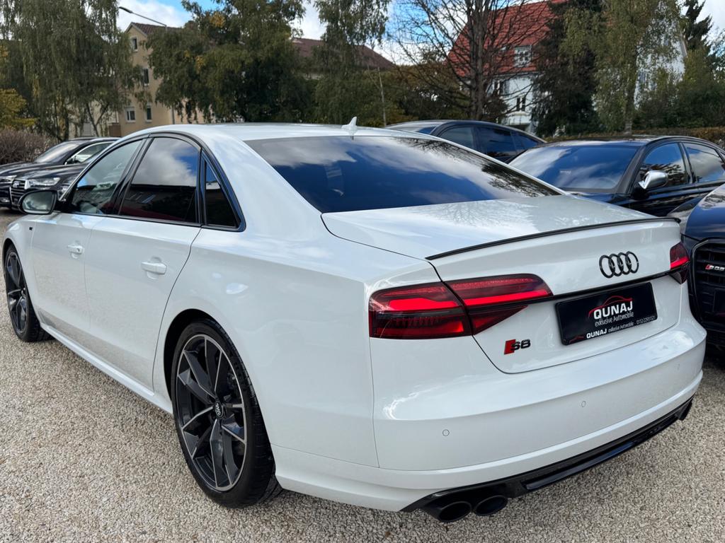 Audi S8