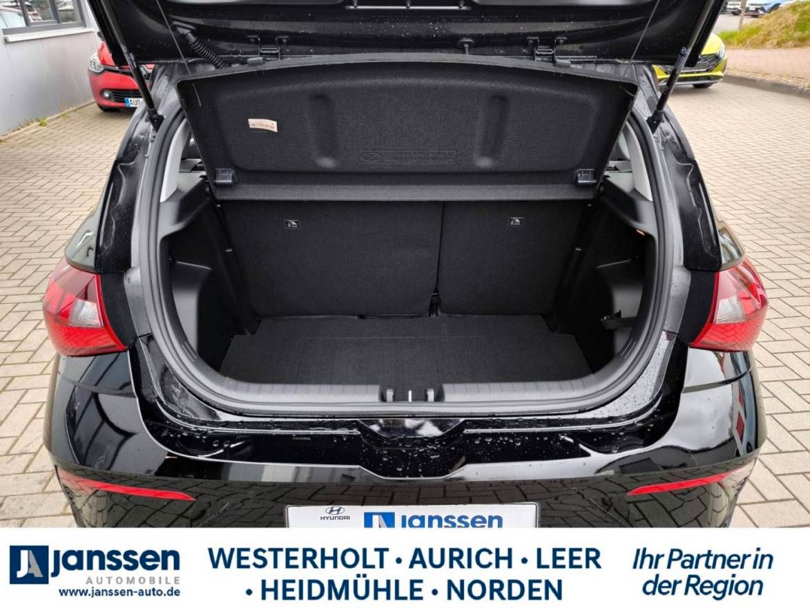 Fahrzeugabbildung Hyundai i20 Select Funktionspaket PDC Navi Rückfahrkamer