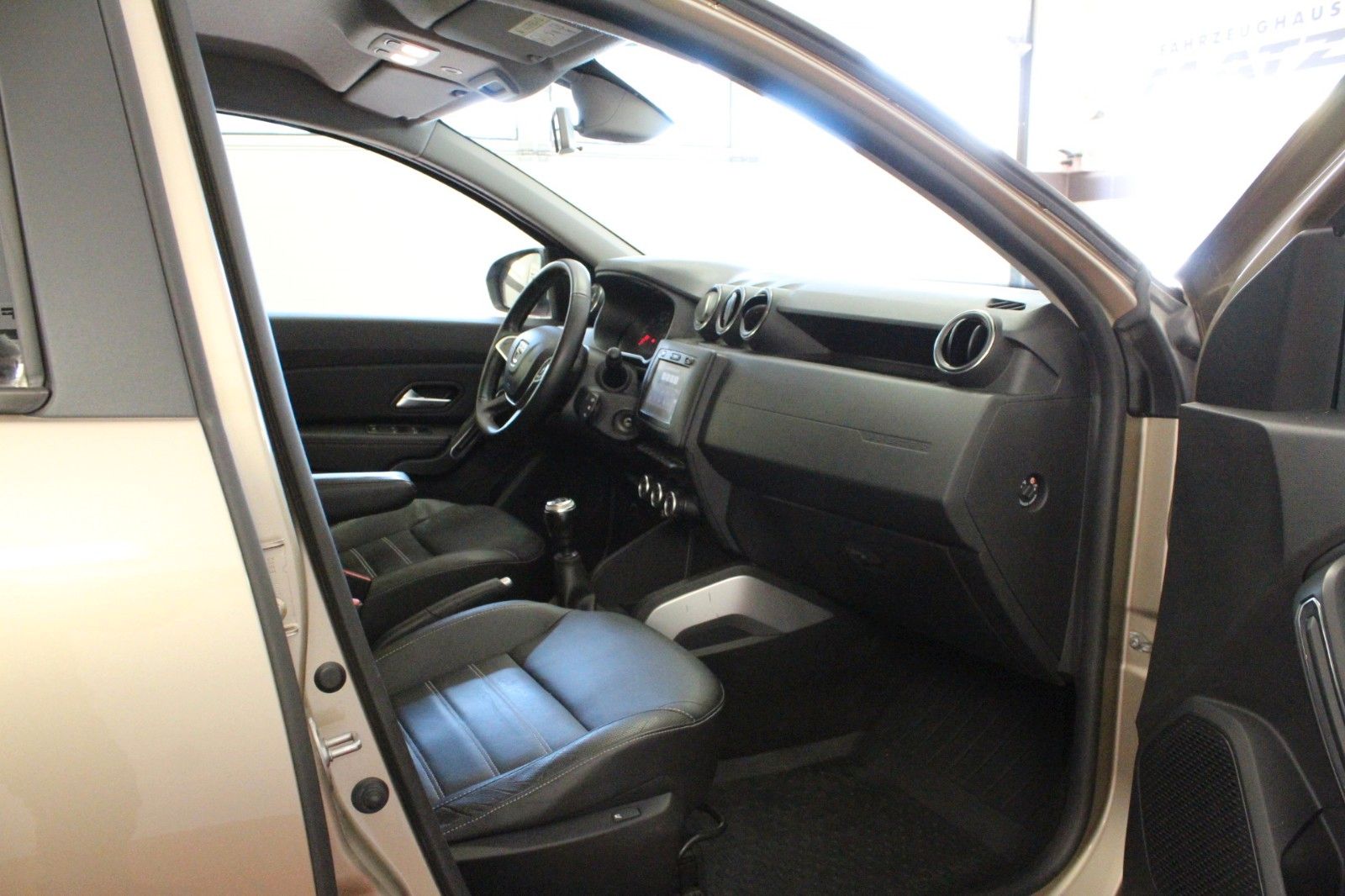 Fahrzeugabbildung Dacia Duster TCE 125 Prestige AHK*Leder *Navi