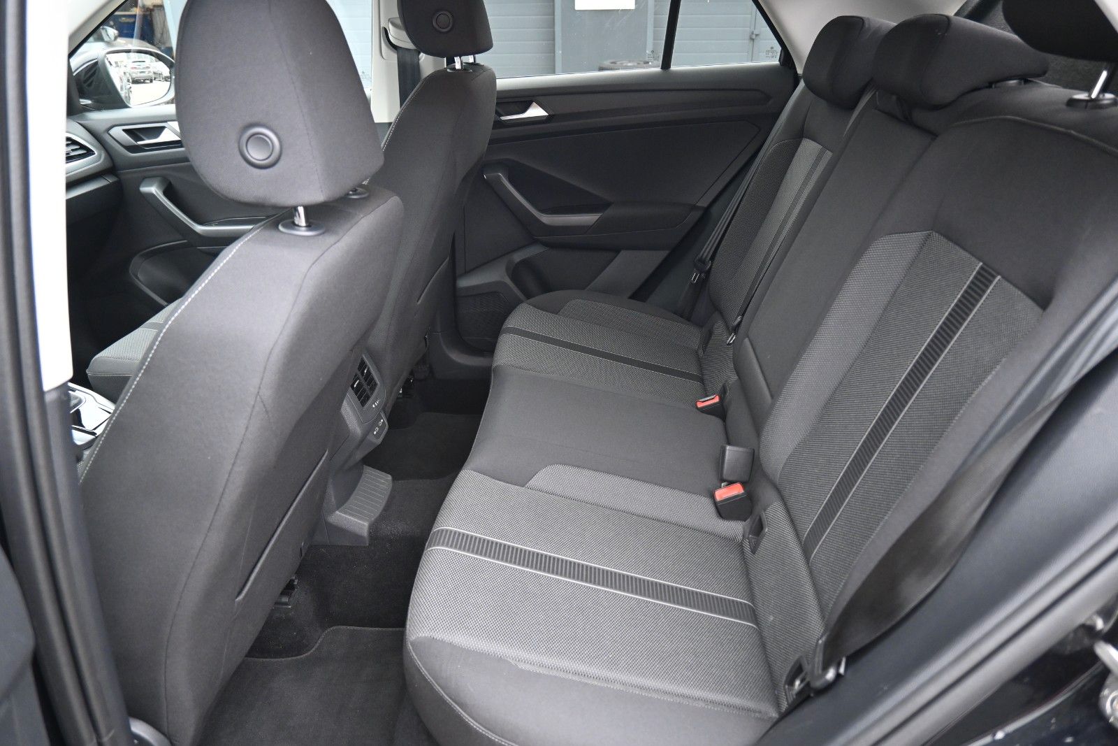 Fahrzeugabbildung Volkswagen T-Roc 1.5 TSI DSG Life*DAB*PDC*AppleCarPlay*SHZG