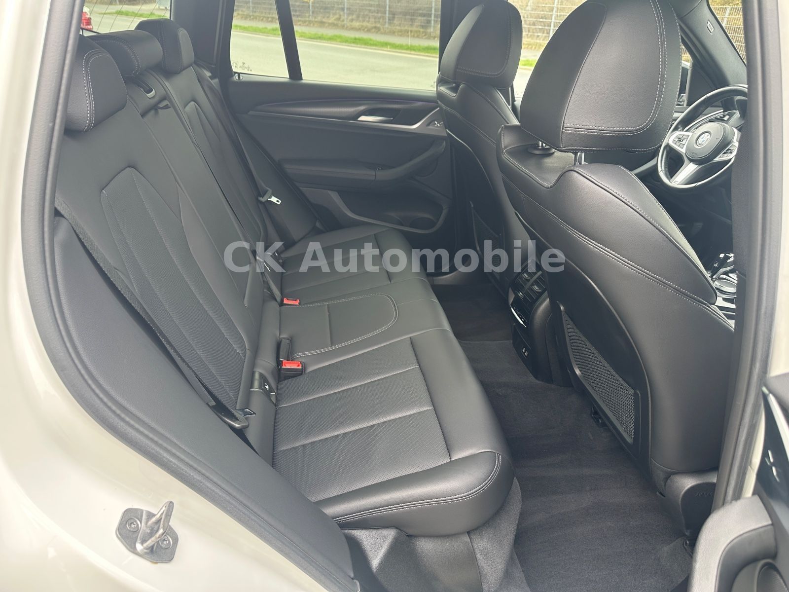 Fahrzeugabbildung BMW X3 xDrive30 i M-Sport/Shadow-Line/Navi/Kam./LED