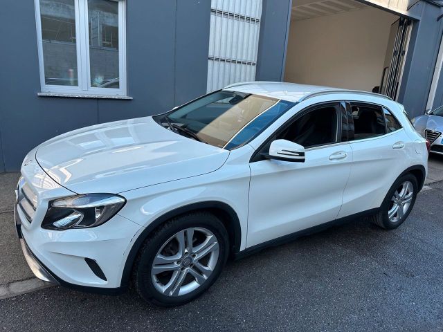 Mercedes-Benz Mercedes-benz GLA 200 d Automatic Premium*EURO6*