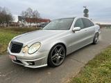 Mercedes-Benz E 350 E Limousine E 350 - Mercedes-Benz E 350 mit Benzin-Antrieb: Silber, Standheizung