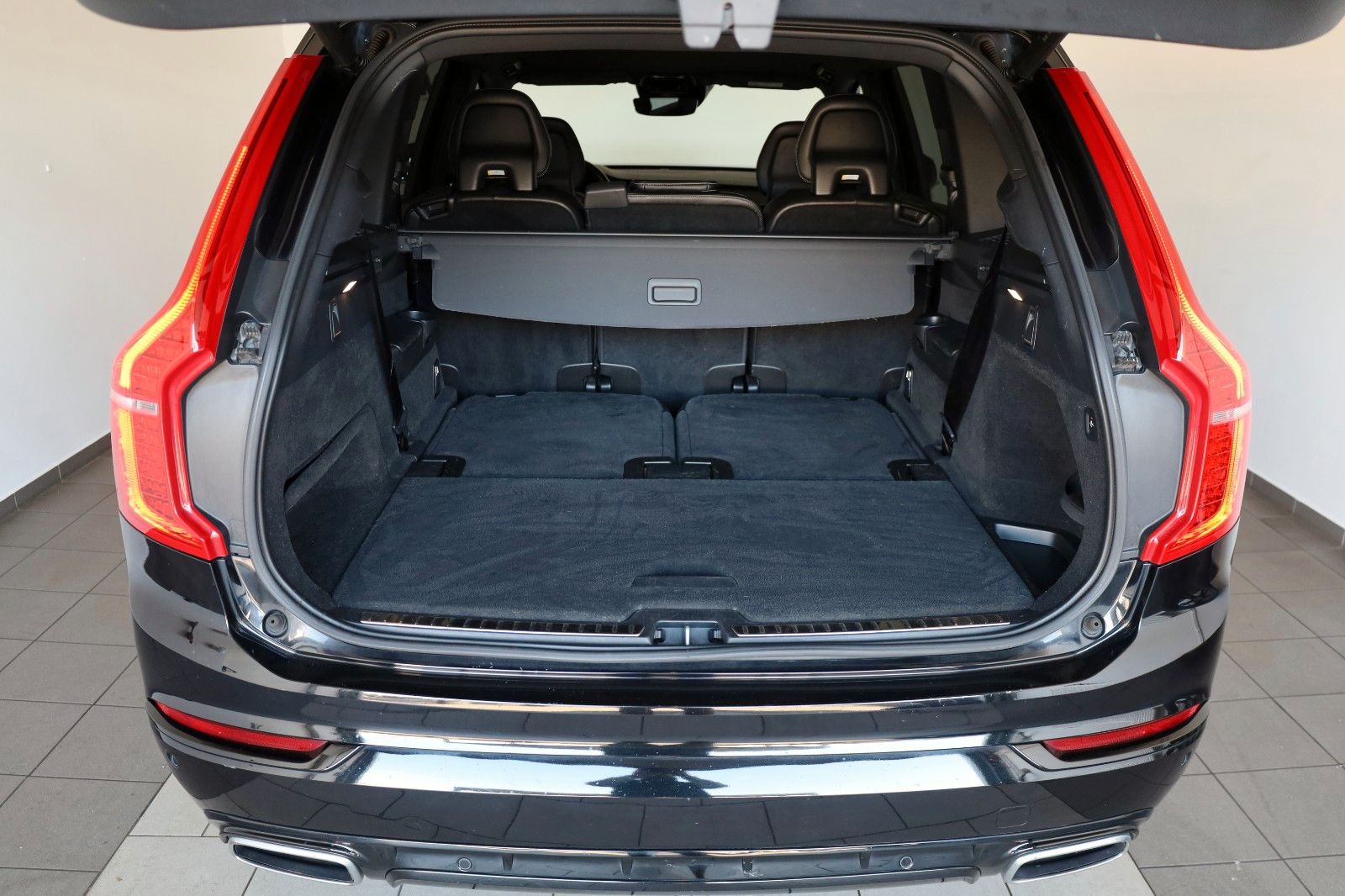 Fahrzeugabbildung Volvo XC90 R Design AWD 7 Sitzer,Leder,Navi,360°,AHK