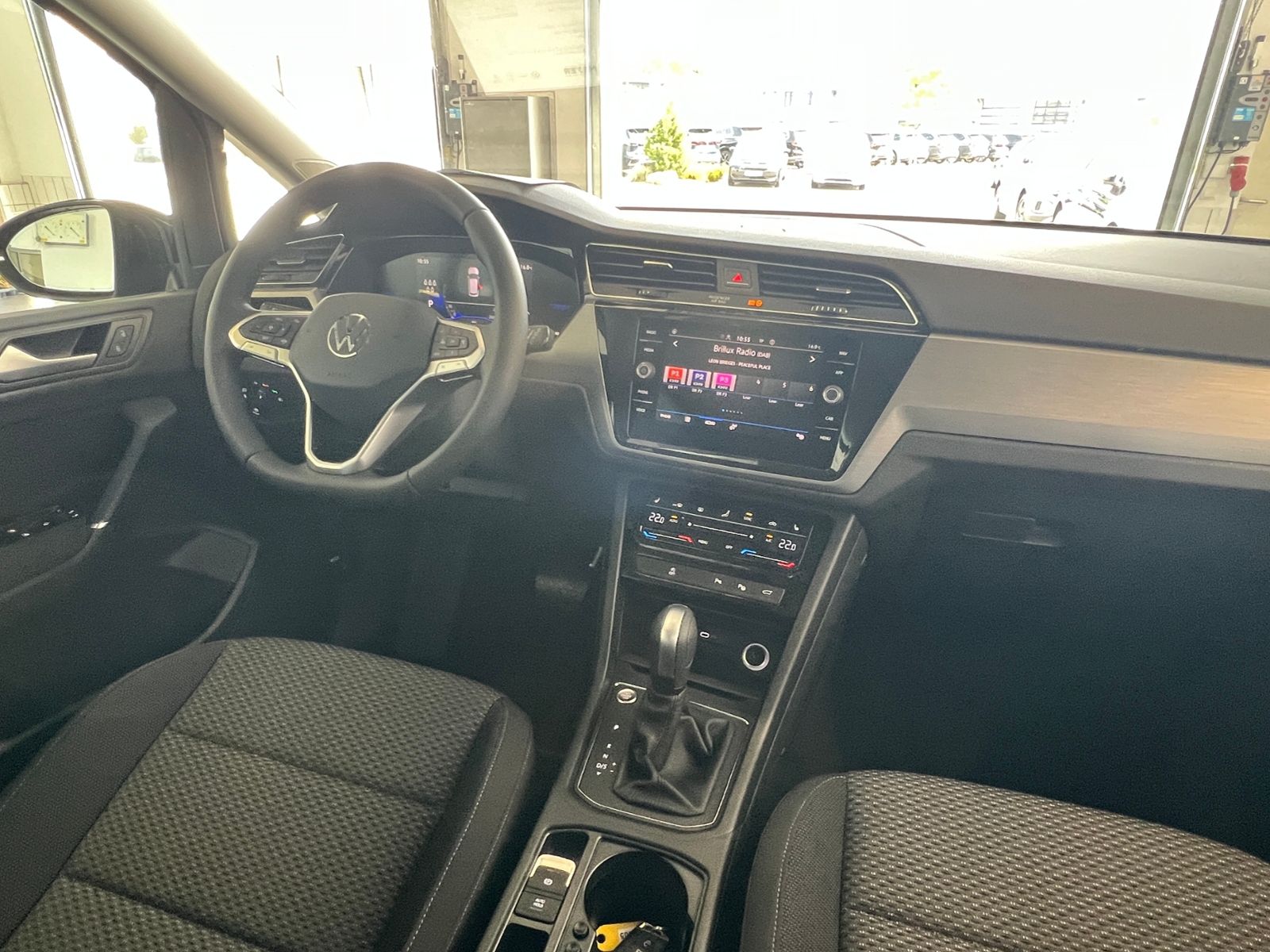 Fahrzeugabbildung Volkswagen Touran Comfortline 1.5 TSI DSG *AHK, LED, 7Sitze