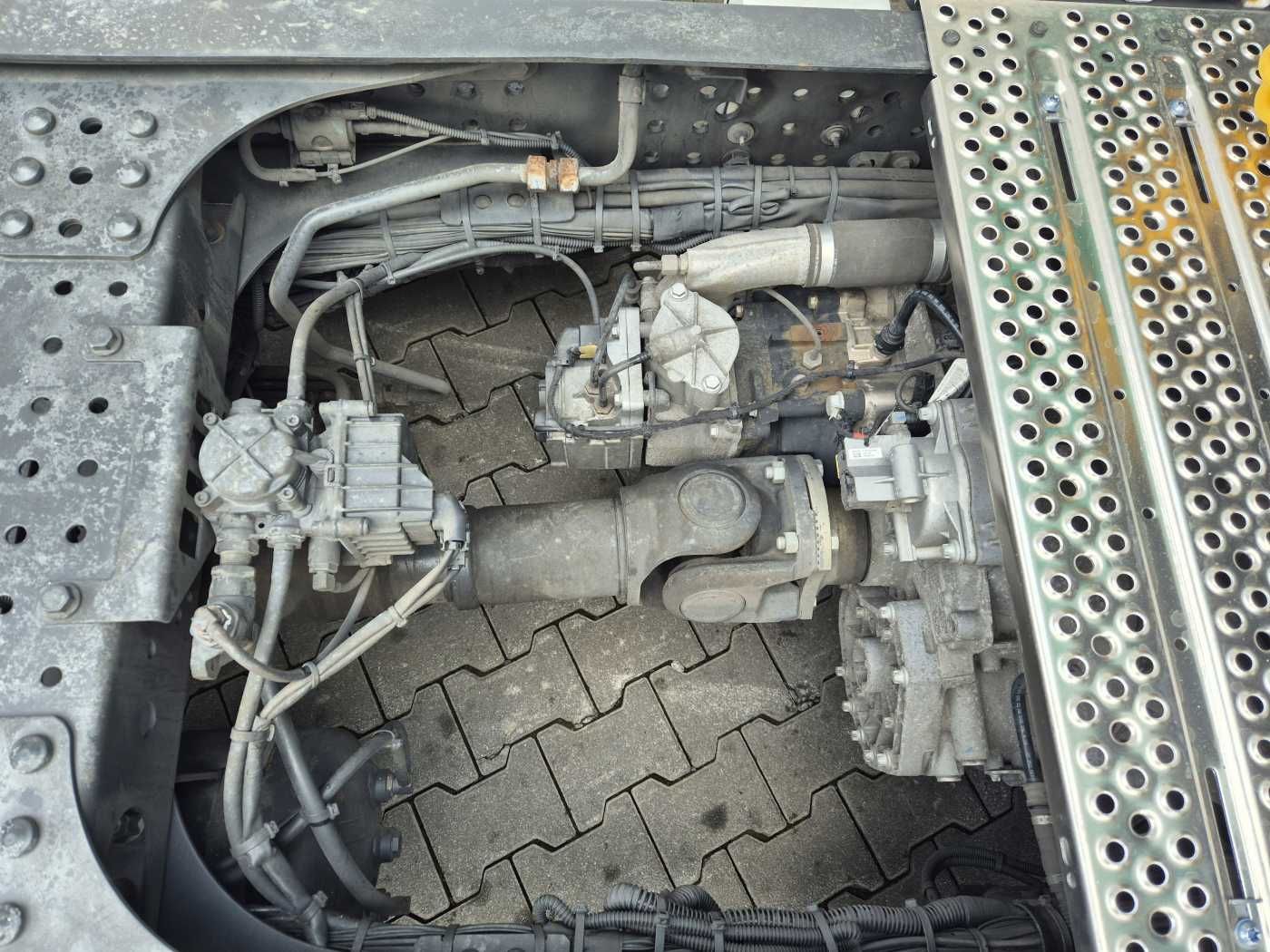 Fahrzeugabbildung Mercedes-Benz Actros 1840 LSnRL Retarder Hubsattelplatte Xenon