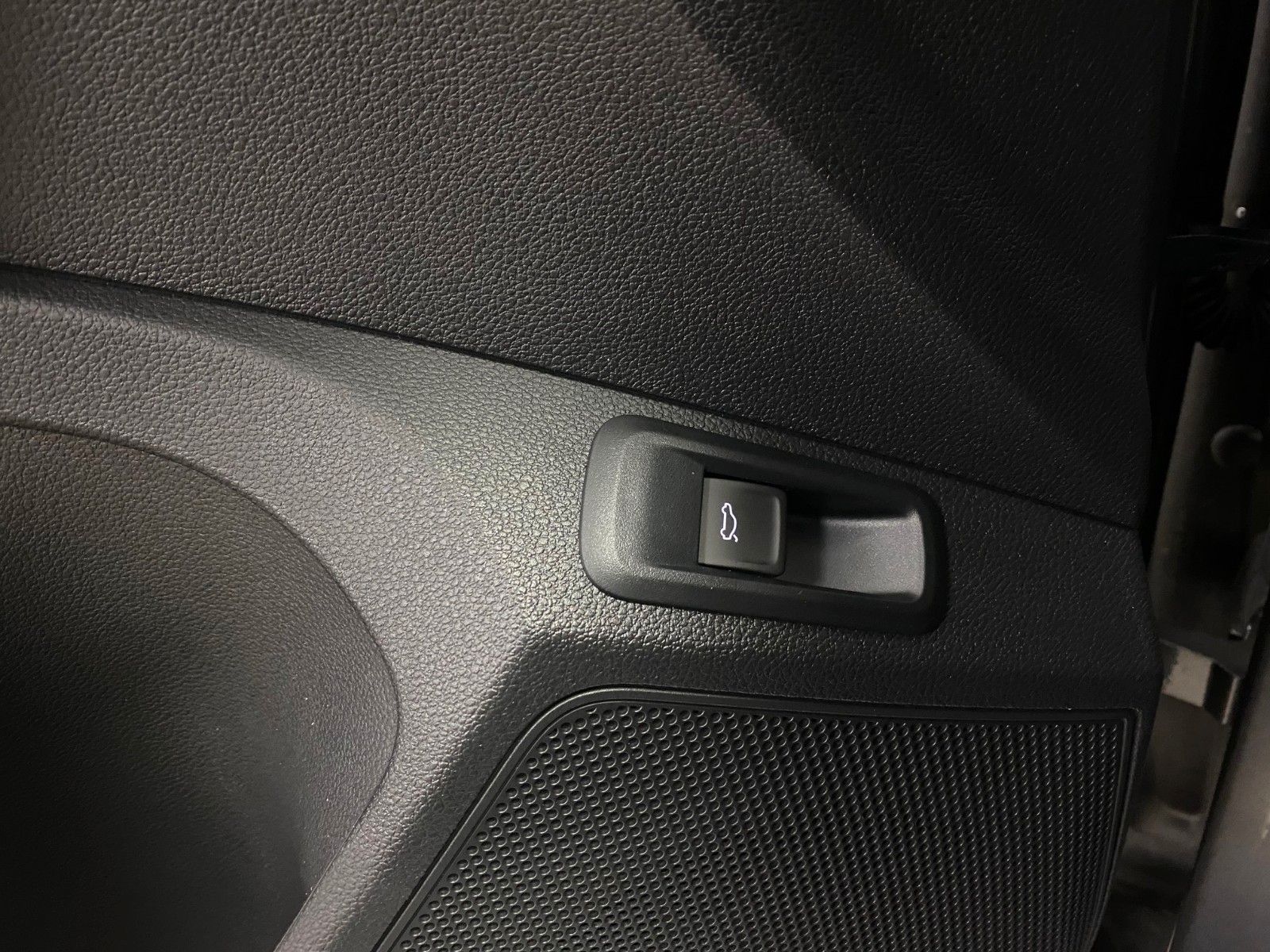Fahrzeugabbildung SKODA Kamiq 1.0 TSI 85kW DSG Selection ACC+elek.Heck