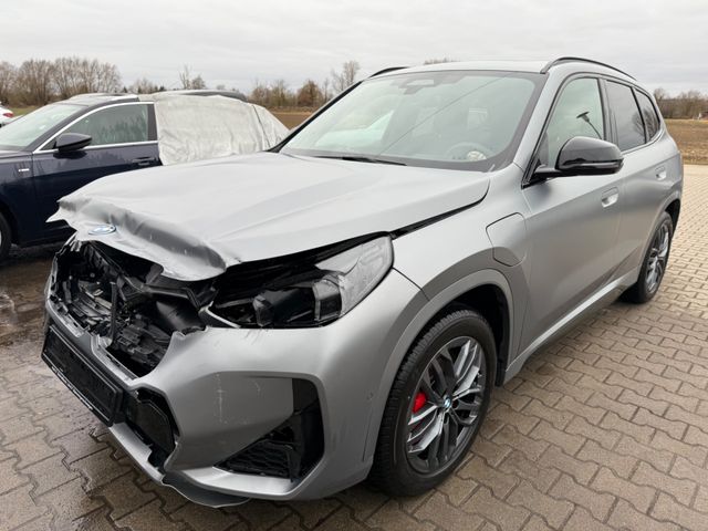 BMW X1 30e xDrive M Sport HUD/Pano/Leder/H+K/eSitze