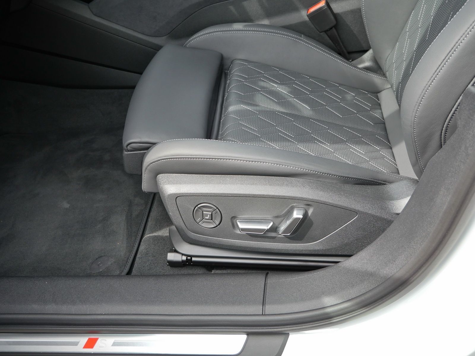 Audi S6 e-tron - Bild 24