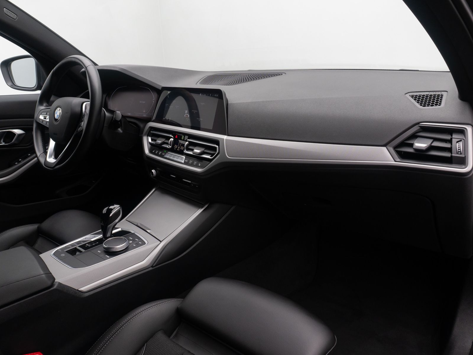 Fahrzeugabbildung BMW 318d Geschwindigreg DAB Alarm AHK WLAN M Sport