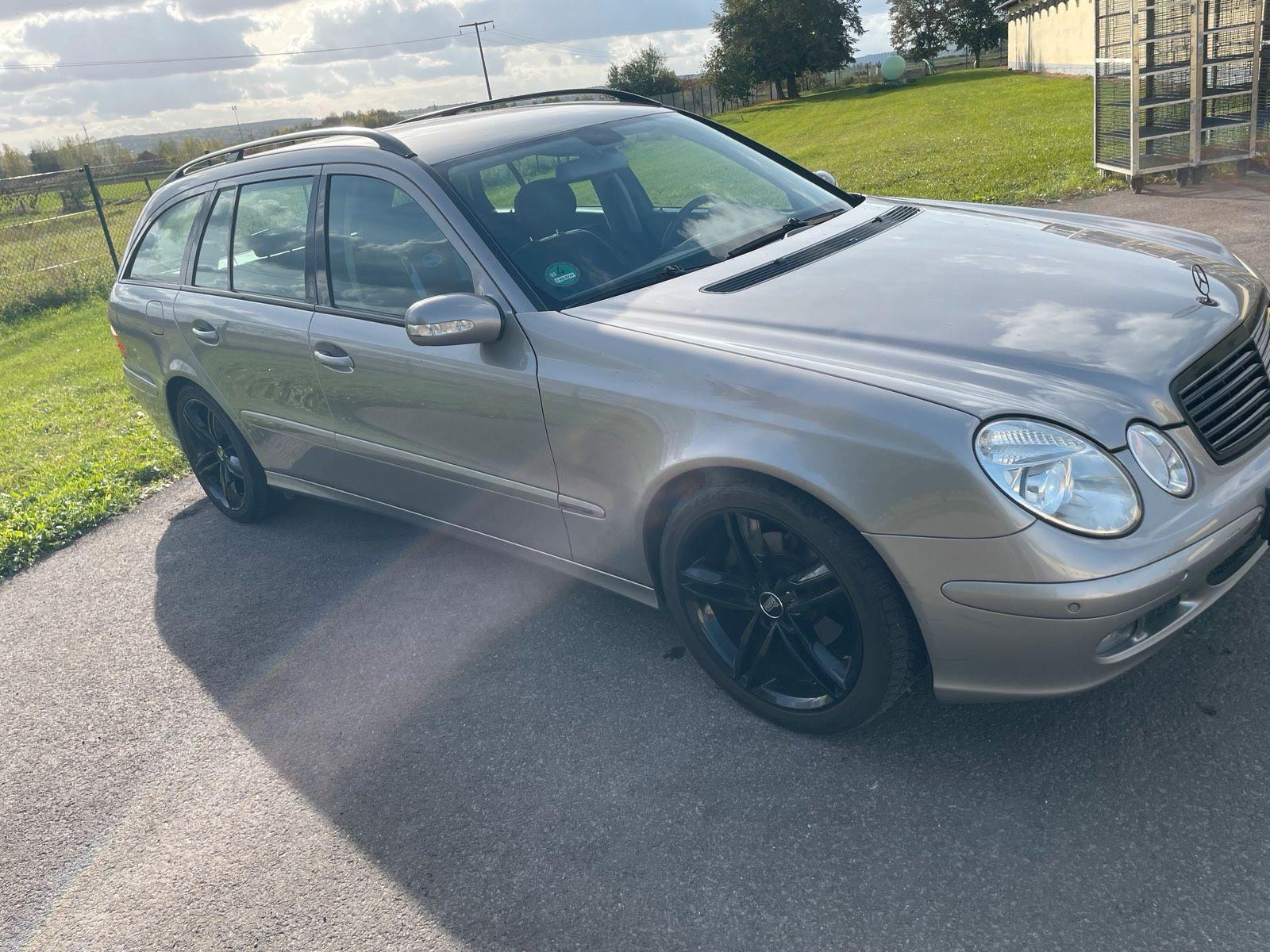 Mercedes-Benz E200 2005 — photo 12