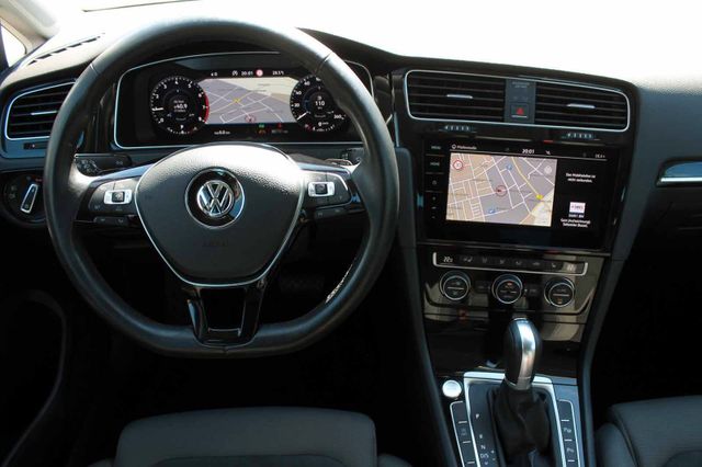 Fahrzeugabbildung Volkswagen Golf VII 1.5 TSI DSG ACT Highl. Kamera AID ACC