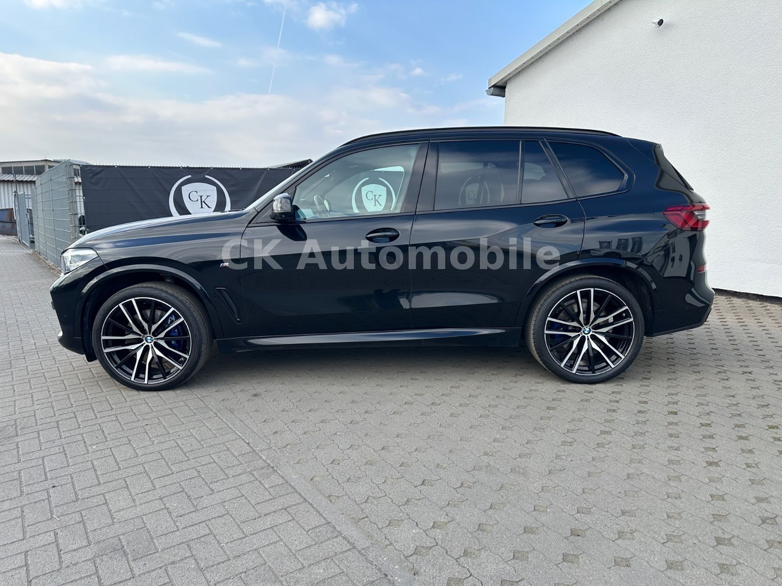 Fahrzeugabbildung BMW X5 xDrive 30d MSport/22Zoll/HeadUp/Pano/360°/AHK