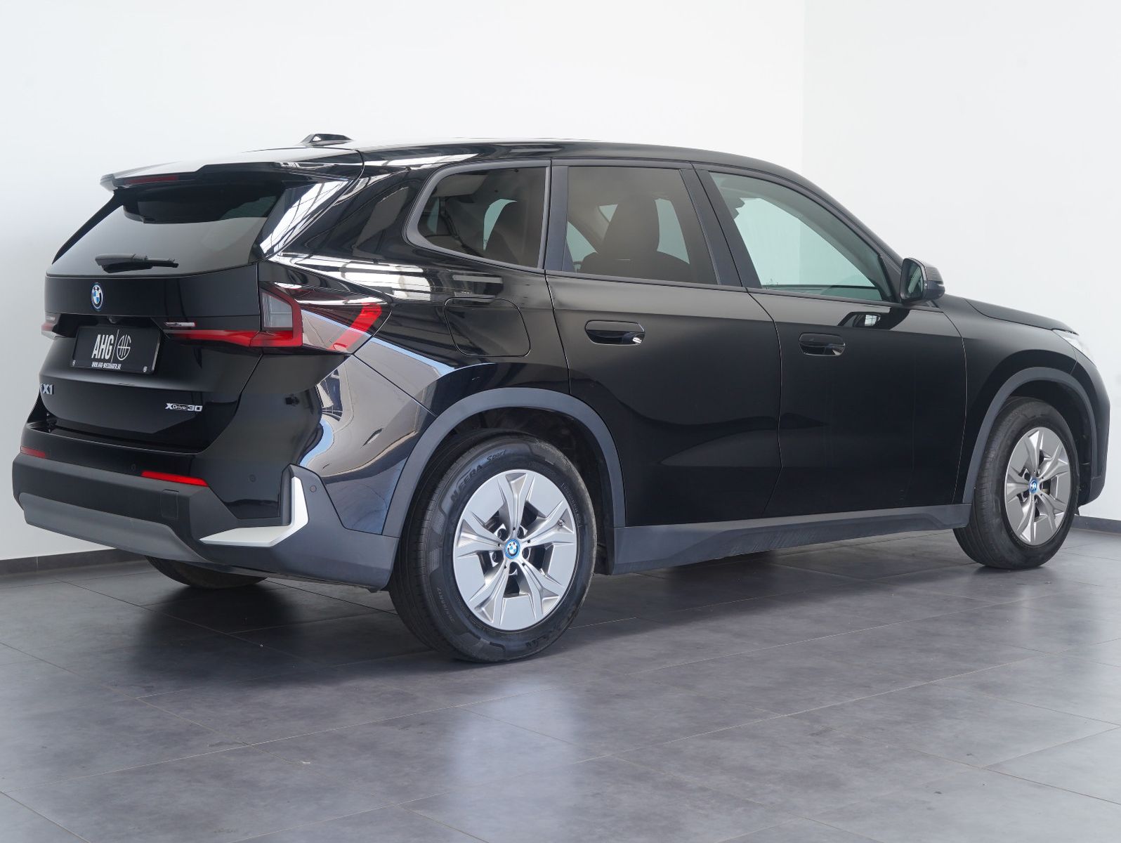 Fahrzeugabbildung BMW iX1 30 xDrive LED/ACC/HEAD-UP/KEYLESS/PANO/360°