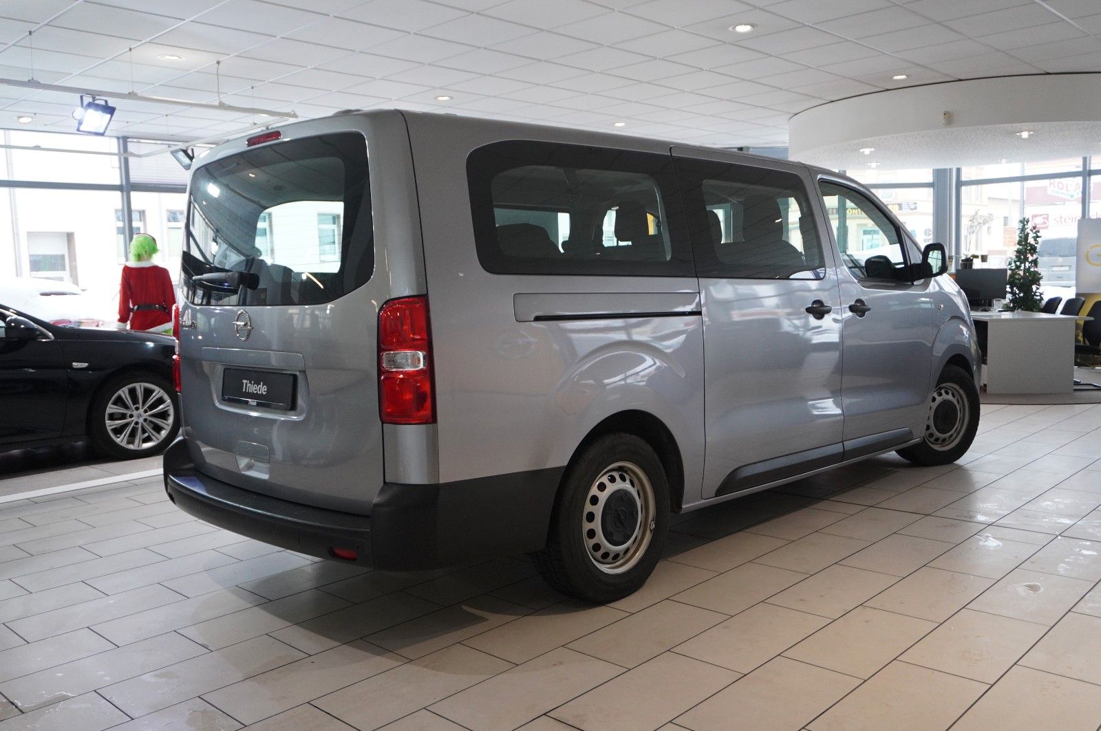 Fahrzeugabbildung Opel Vivaro C Kombi 2.0D "L" 9-SITZER NAVI/TEMP./DAB+