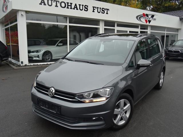 Volkswagen Touran 1.6TDI 7SITZE,NAVI,AUTOM,PANORAMA,1HAND