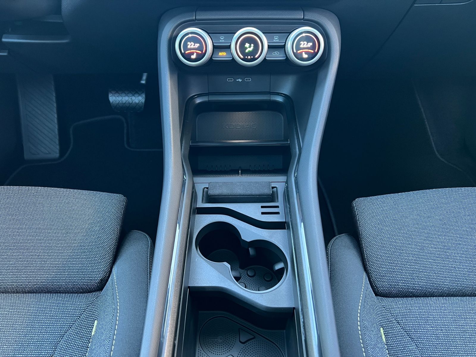 Fahrzeugabbildung SKODA Kodiaq Selection 2.0 TDI DSG *AHK,LED,Navi,Panor