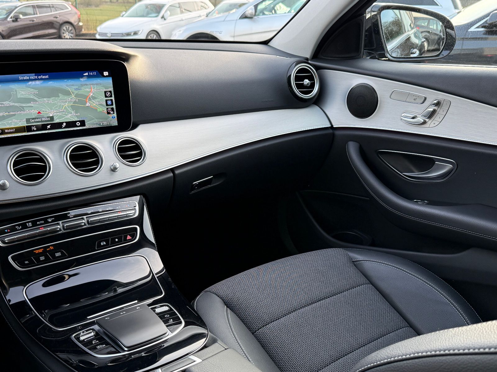 Fahrzeugabbildung Mercedes-Benz E 300de T Avg ACC HUD Keyless-Go Memory Kamera