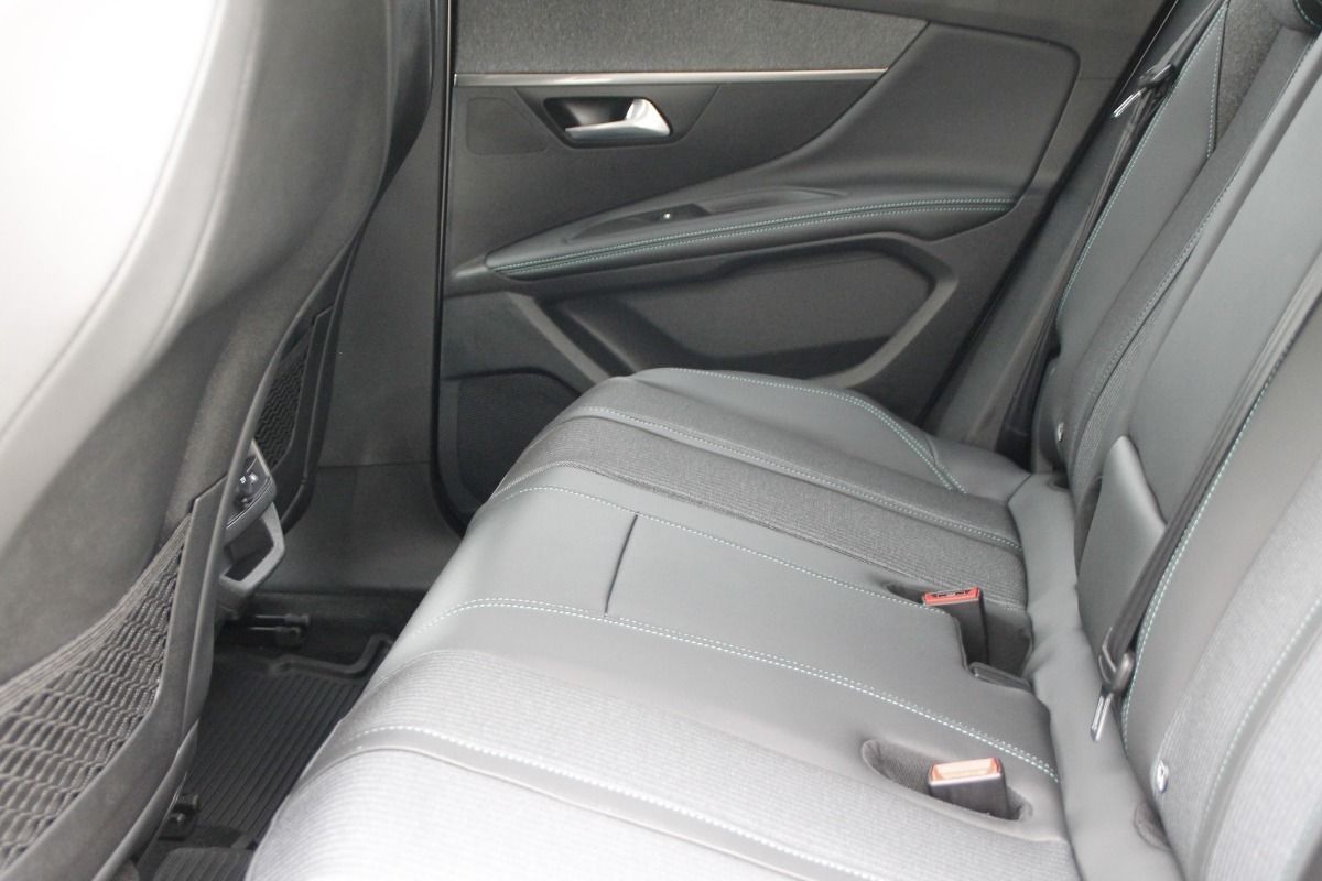Fahrzeugabbildung Peugeot 3008 Hybrid 225 Allure Pack