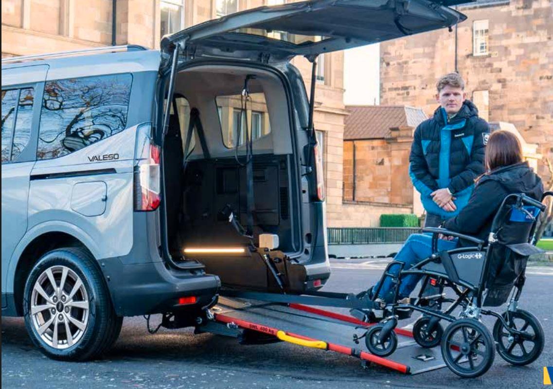 Ford Tourneo Courier Titanium Behindertengerecht