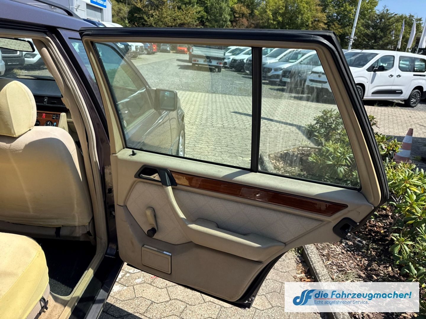 Fahrzeugabbildung Mercedes-Benz E 220 ET-Modell 220TE Alarm el.SP Spieg. *EXPORT