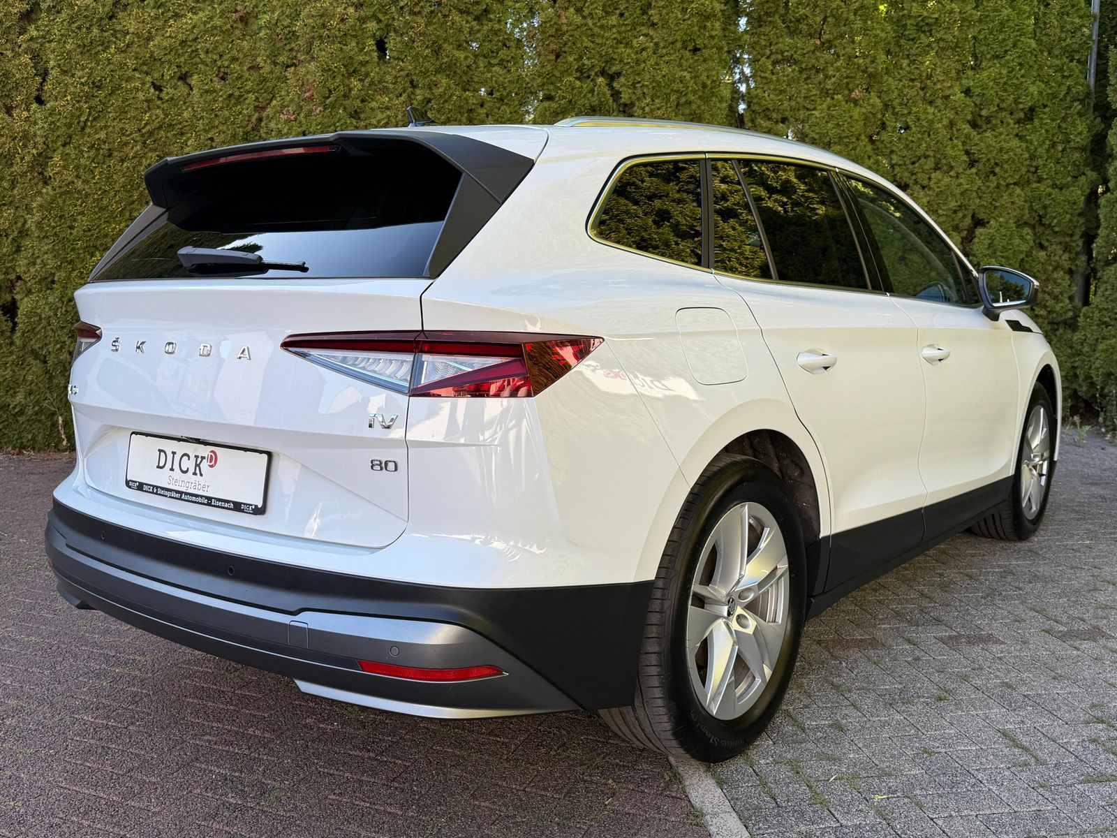 Fahrzeugabbildung SKODA Enyaq 80 Loft CCS+WÄPU+NAV+SHZ+KAM+ACC+AMBI+CARP
