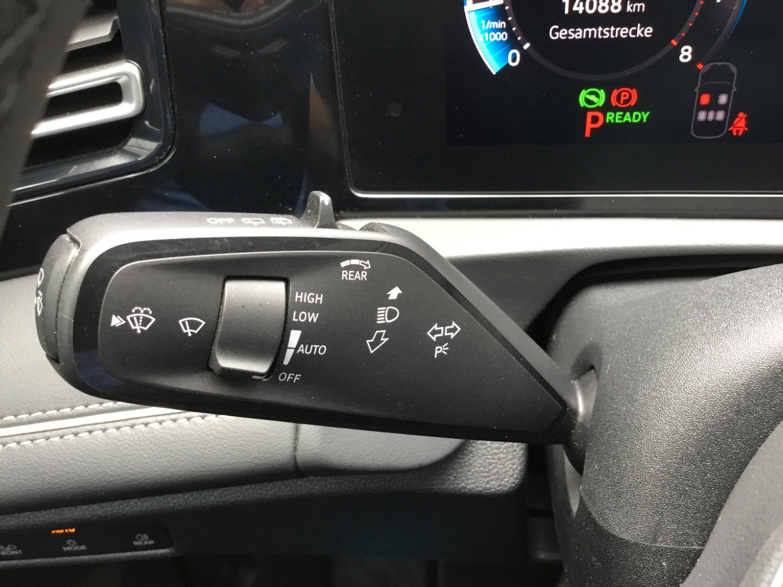 Fahrzeugabbildung Volkswagen Tiguan 1.5 eTSI DSG Elegance+AHK+Navi+18"+Kamera